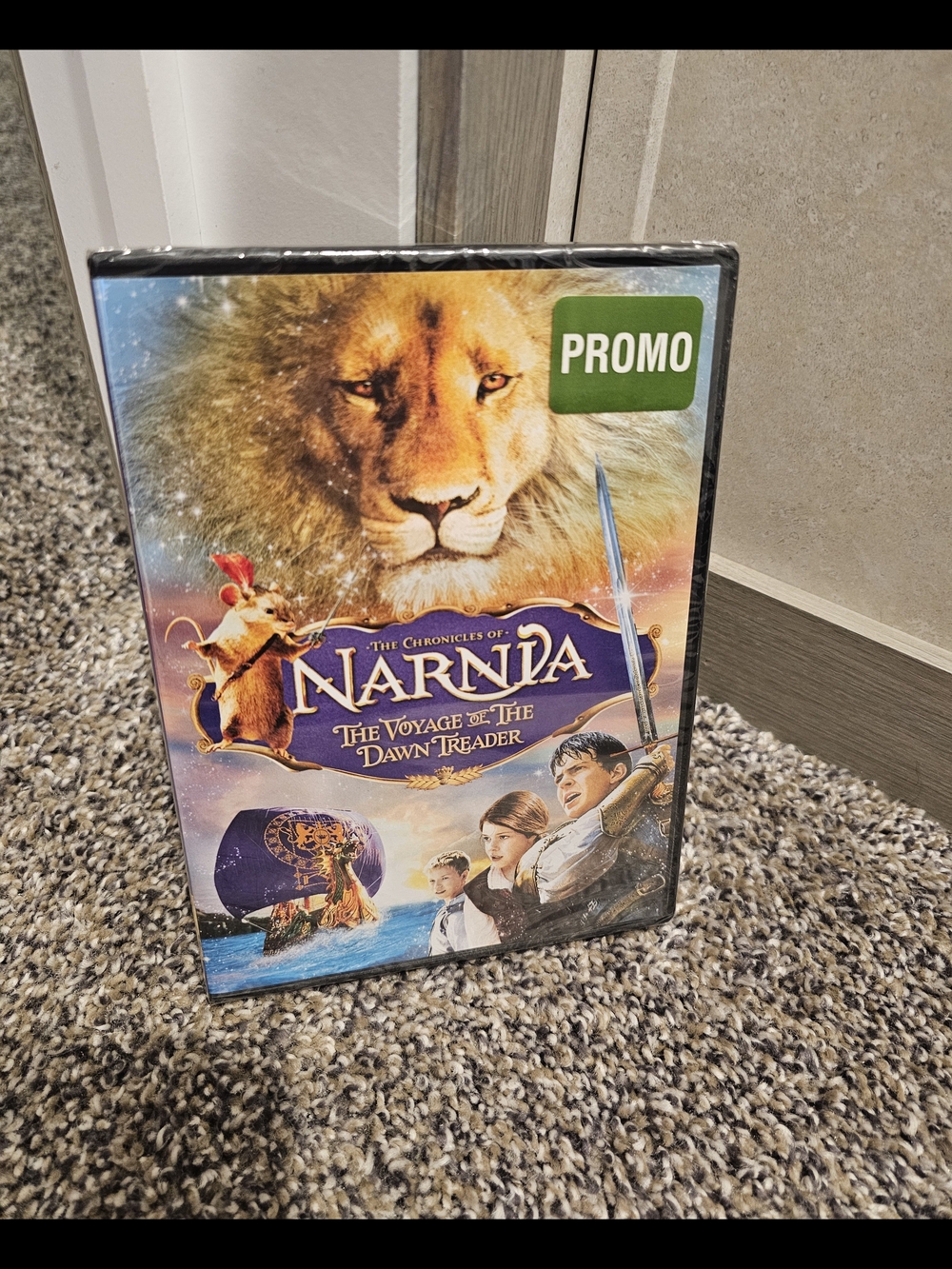 The Chronicles of Narnia: The Voyage of the Dawn Treader DVD - Blue/Gold Cover
